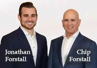 Foto de Jonathan Forstall (izquierda), abogado de lesiones en Nueva Orleans, y Chip Forstall, abogado de accidentes de auto en Nueva Orleans