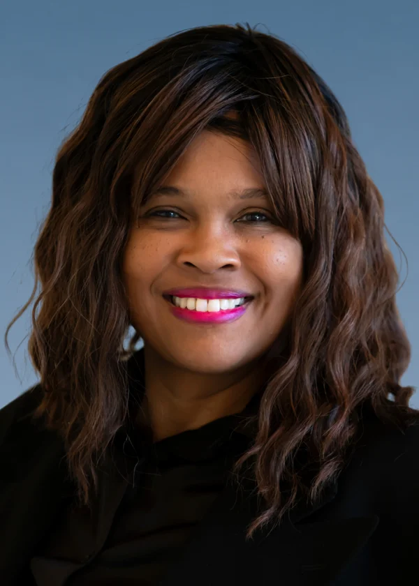 Tosha Mills - Empleada del bufete de abogados de Chip Forstall